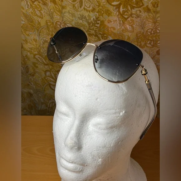 Woman’s BVLGARI 6123 designer Sunglasses. - Picture 2 of 16